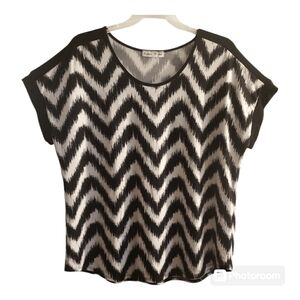 Carol Rose women's XL geometric print short sleeve polyester pullover top. 4089